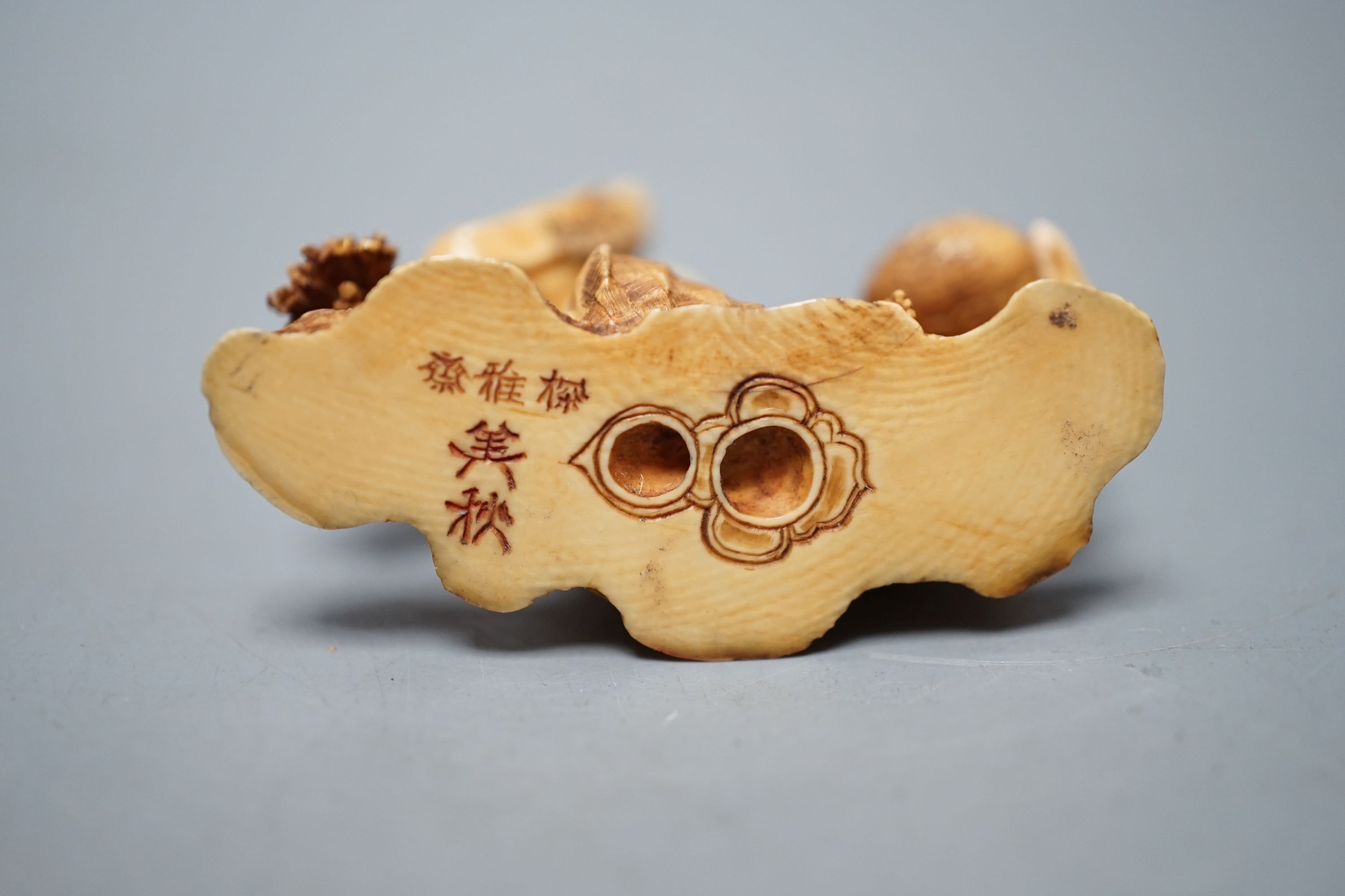 Two fine Japanese Ivory Netsuke, 19th century